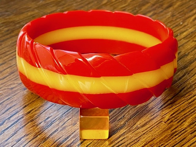 BB417 red & yellow carved and laminated bakelite bangle